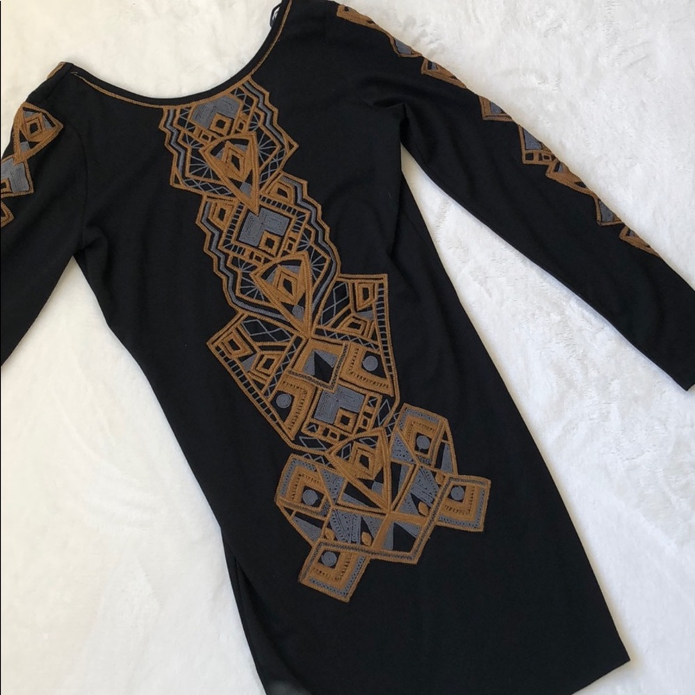 NWOT Le Chateau black geometric long sleeve dress
